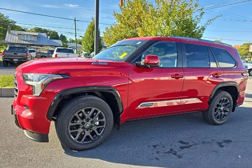 2025 Toyota Sequoia Platinum photo 1