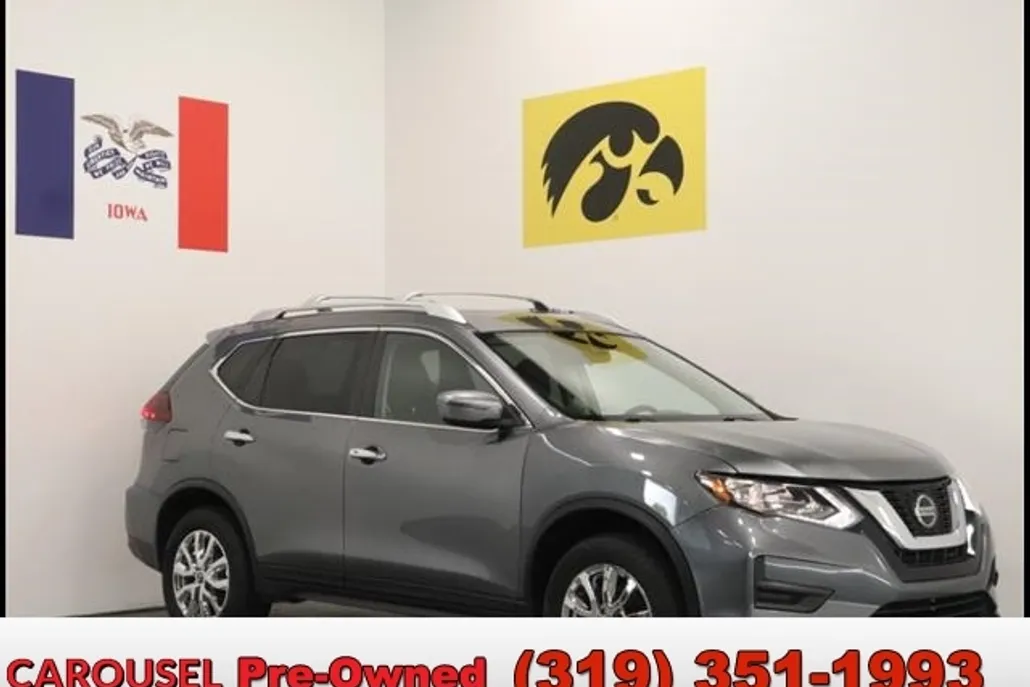 2019 Nissan Rogue SV photo 1