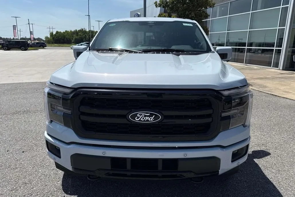 2025 Ford F-150 Lariat photo 1