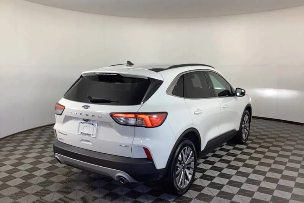 2022 Ford Escape Titanium photo 1