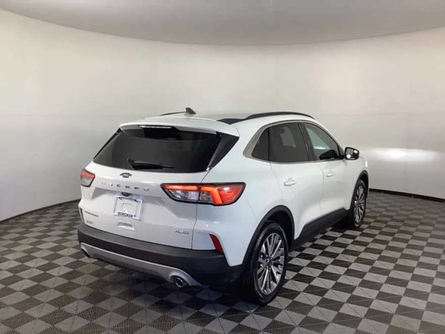2022 Ford Escape Titanium photo 1