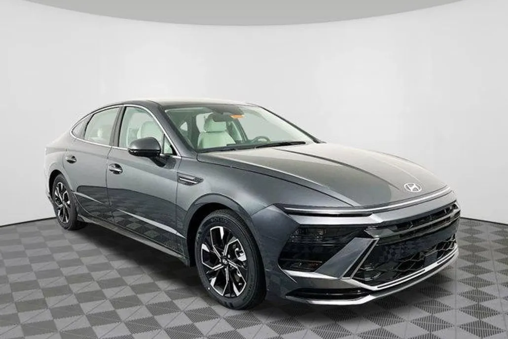 2025 Hyundai Sonata SEL photo 1