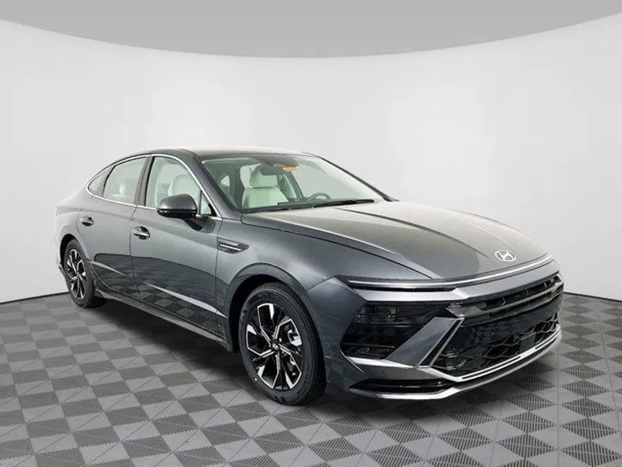 2025 Hyundai Sonata SEL photo 1
