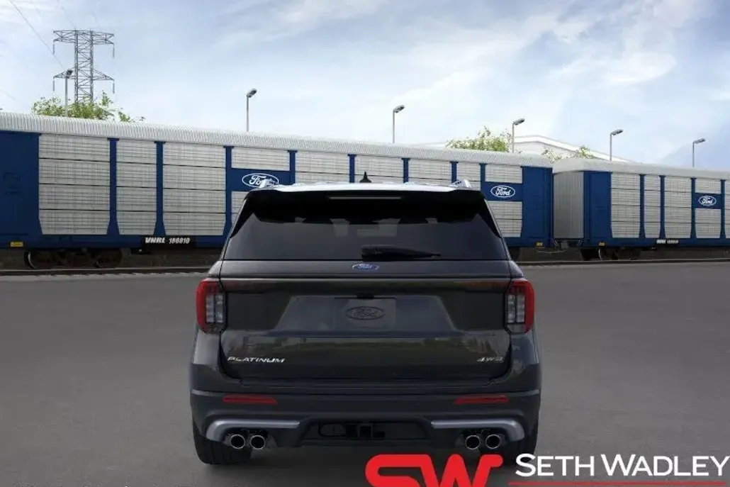 2025 Ford Explorer Platinum photo 1