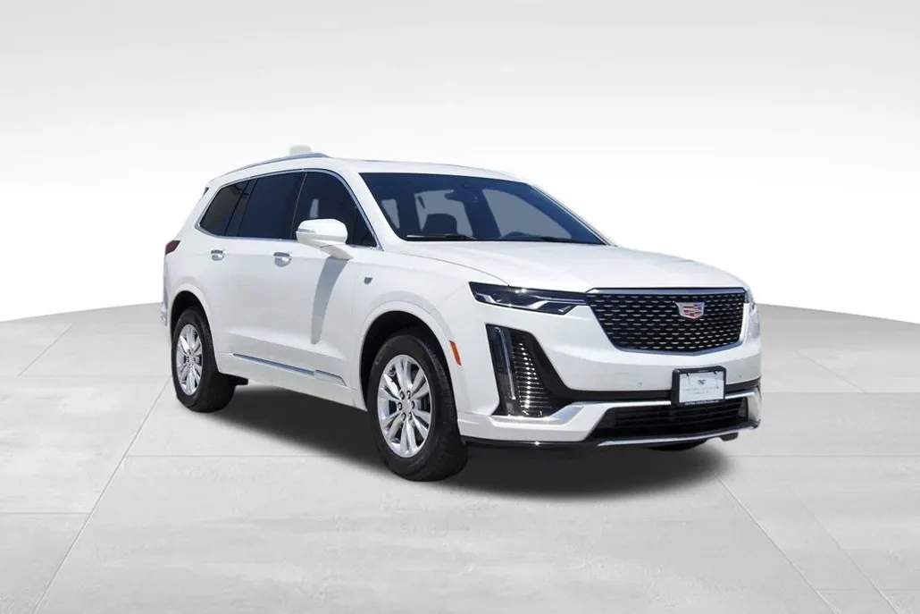 2025 Cadillac XT6 Luxury photo 1