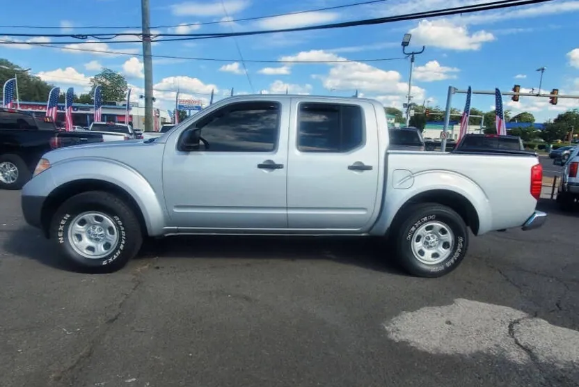 2015 Nissan Frontier S photo 1