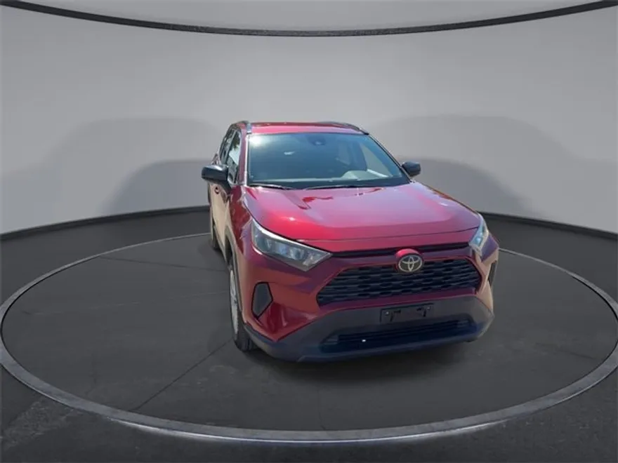 2020 Toyota RAV4 LE photo 1