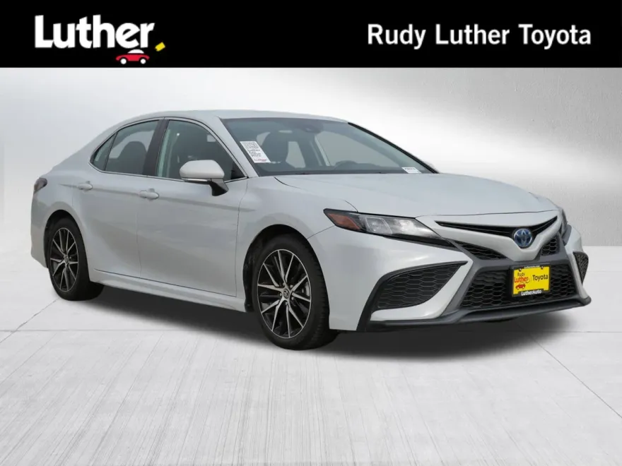 2022 Toyota Camry Hybrid SE photo 1
