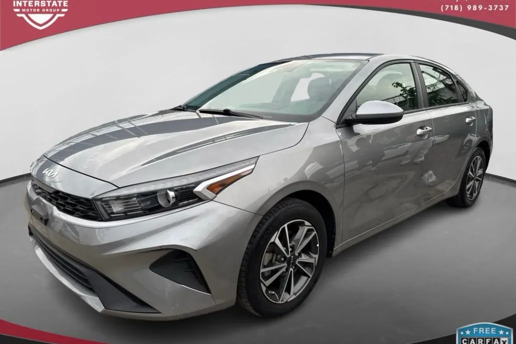 2022 Kia Forte FE LXS photo 1