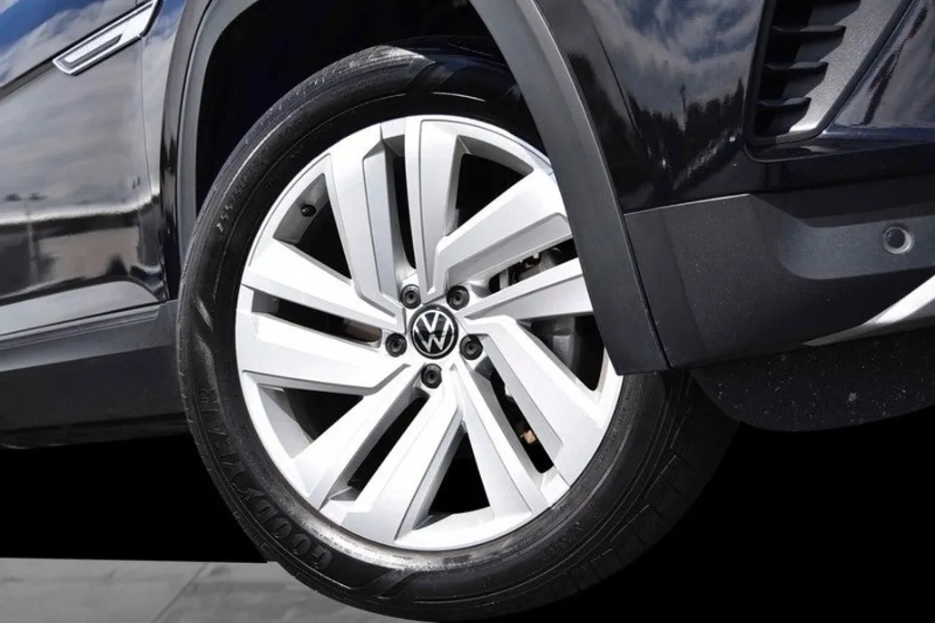 2023 Volkswagen Atlas Cross Sport V6 SE Technology photo 1