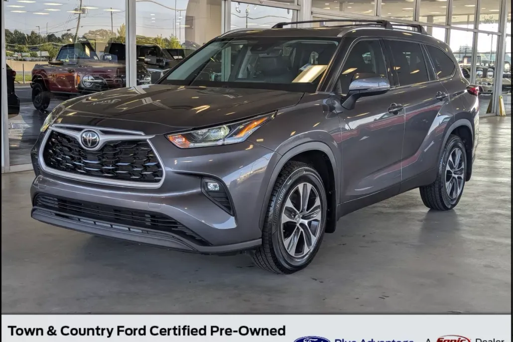 2021 Toyota Highlander XLE Sport photo 1
