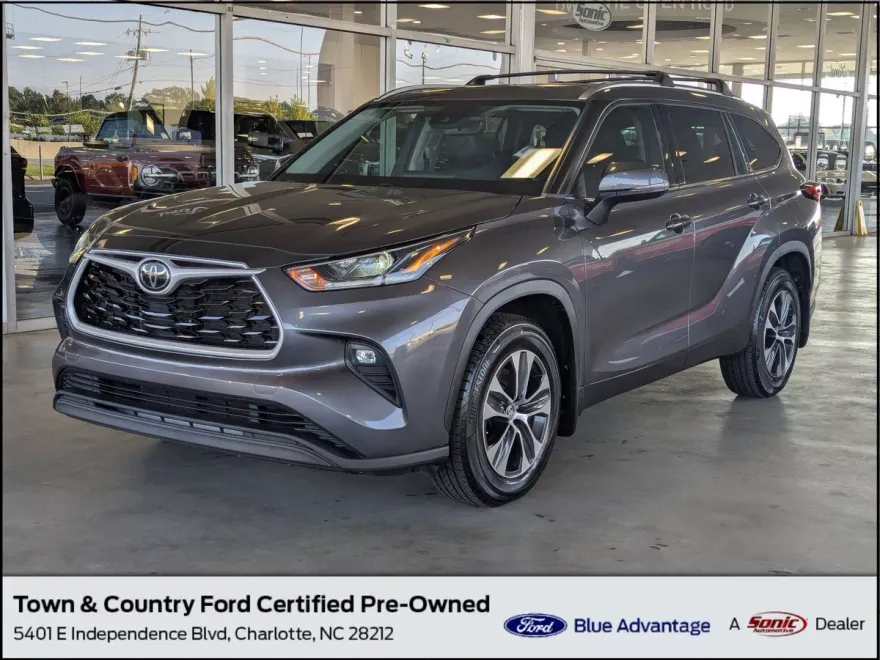 2021 Toyota Highlander XLE Sport photo 1