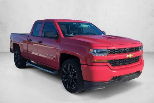 2017 Chevrolet Silverado 1500 Custom photo 3