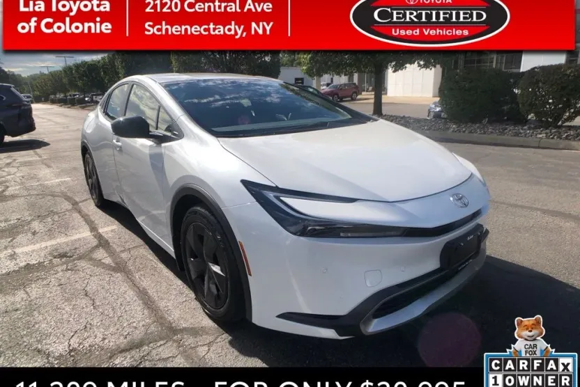 2024 Toyota Prius Prime SE photo 1