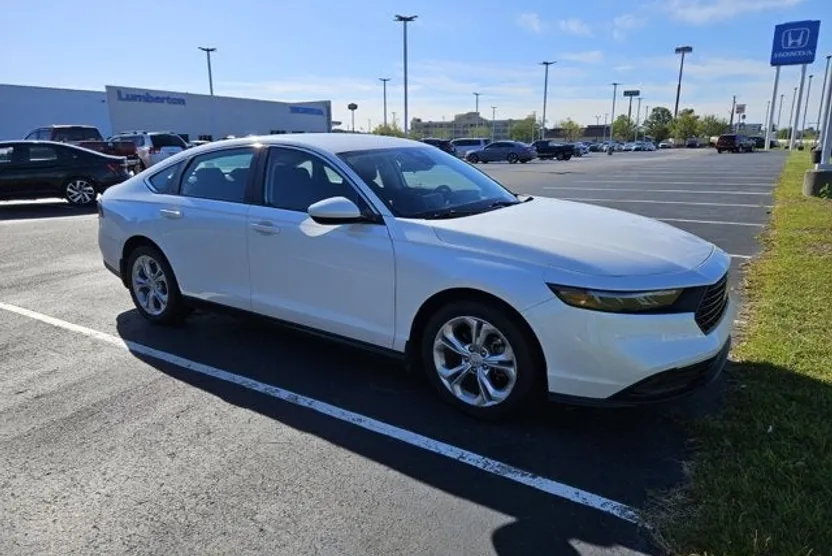 2023 Honda Accord LX photo 1