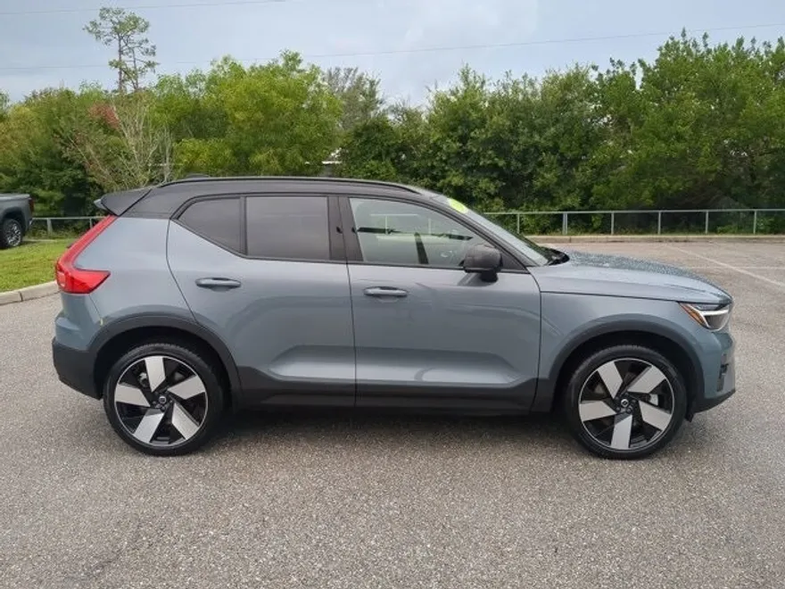 2023 Volvo XC40 Recharge Twin Plus photo 1