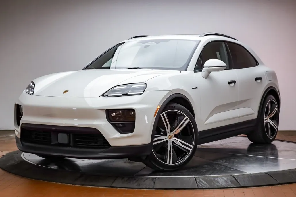 2025 Porsche Macan Electric photo 1