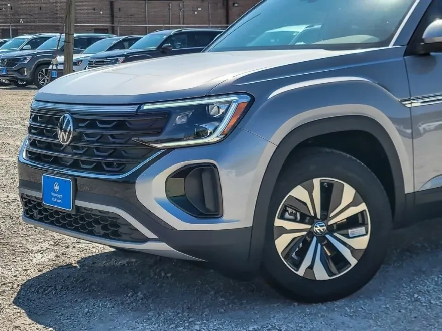 2026 Volkswagen Atlas Cross Sport SE photo 1