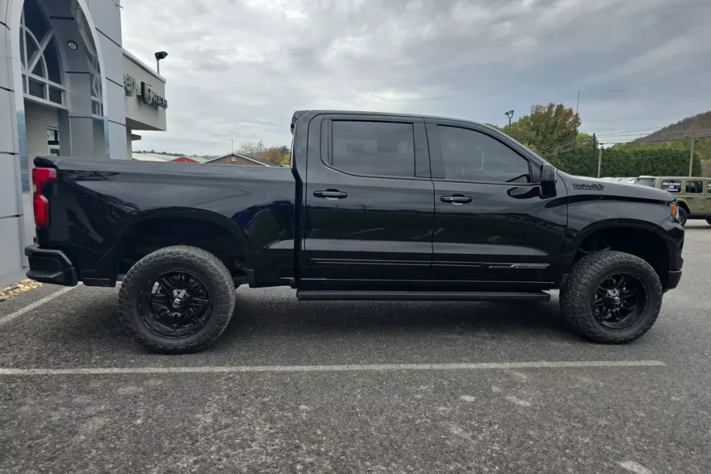 2025 Chevrolet Silverado 1500 High Country photo 1