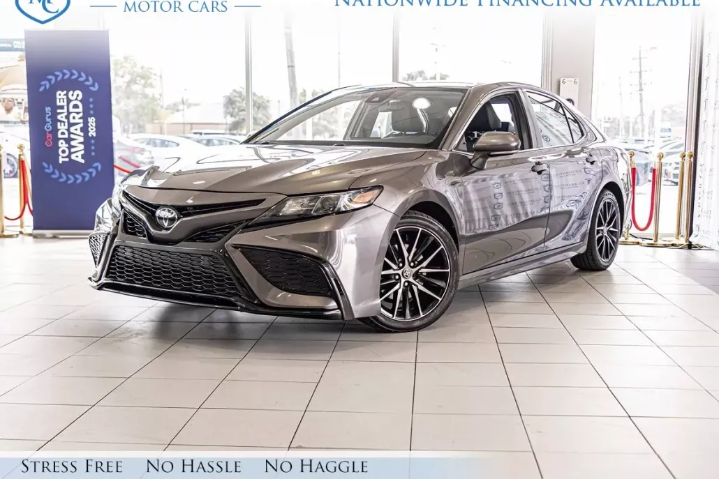 2021 Toyota Camry SE photo 1