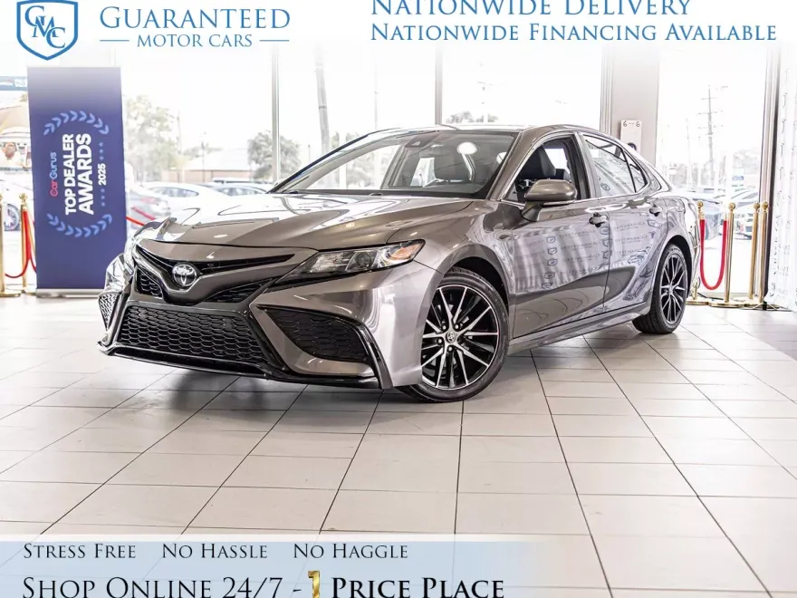 2021 Toyota Camry SE photo 1