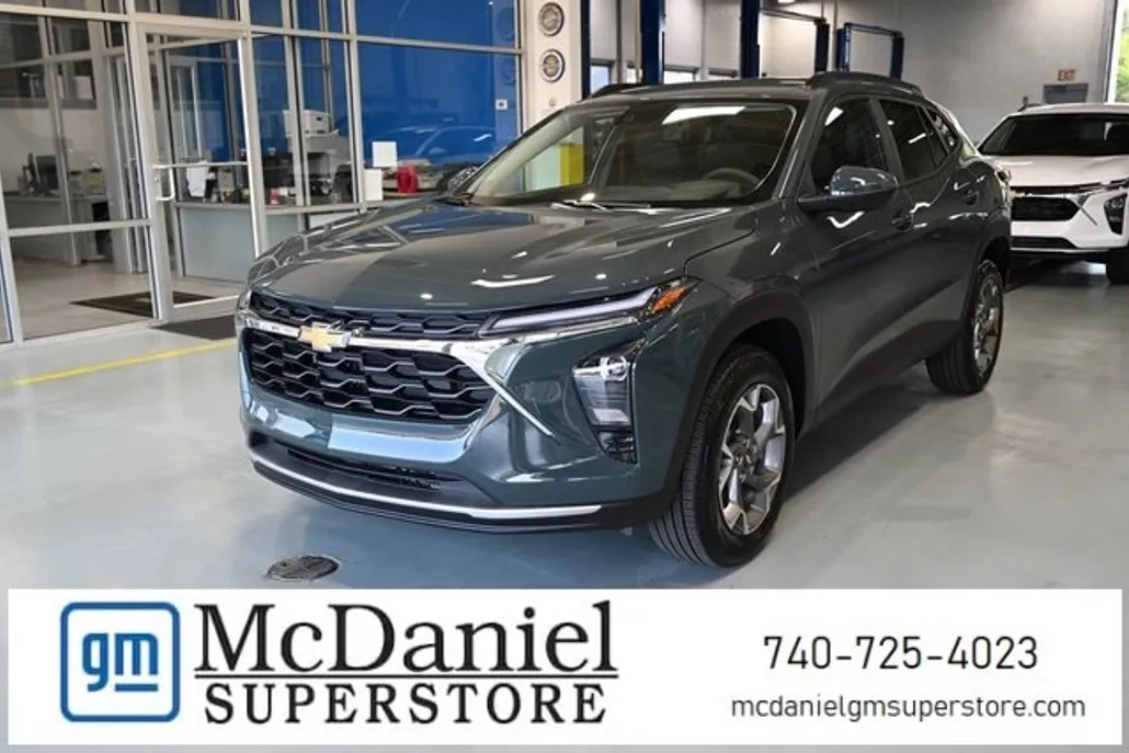 2025 Chevrolet Trax LT photo 1