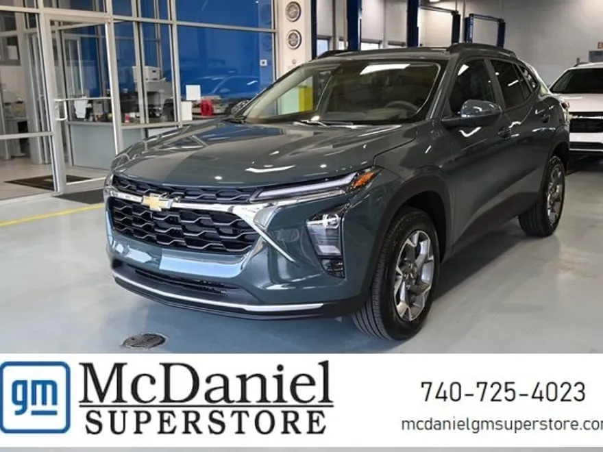 2025 Chevrolet Trax LT photo 1
