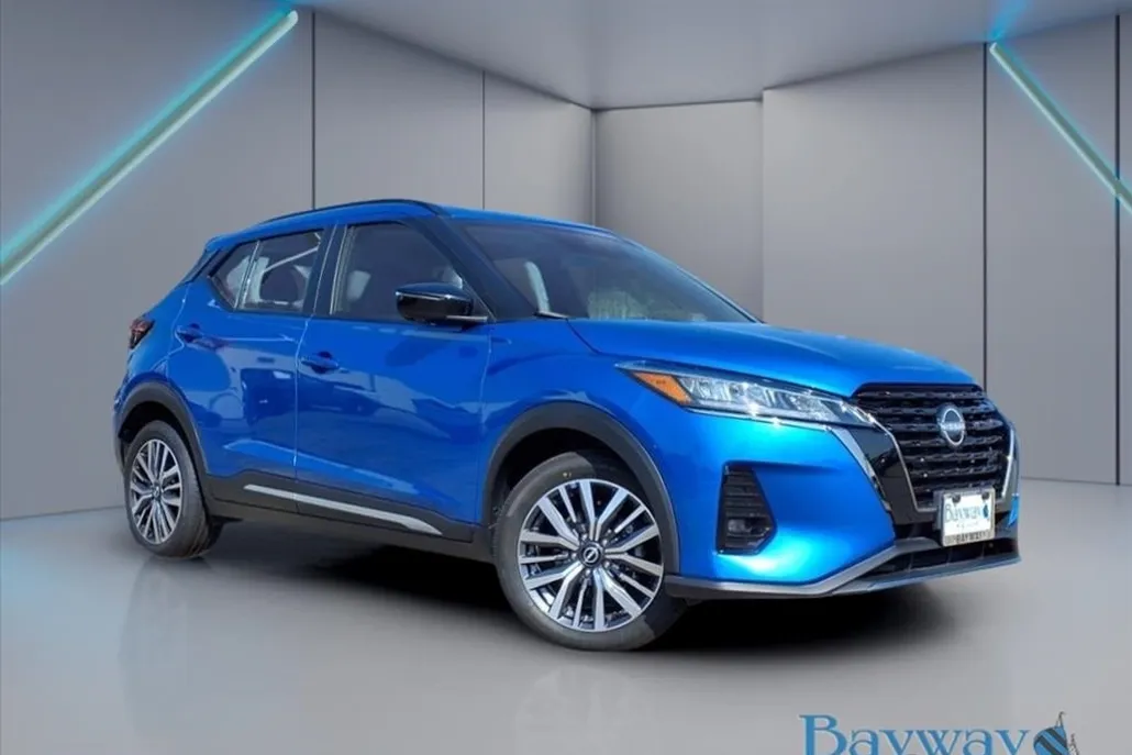 2024 Nissan Kicks SR photo 1