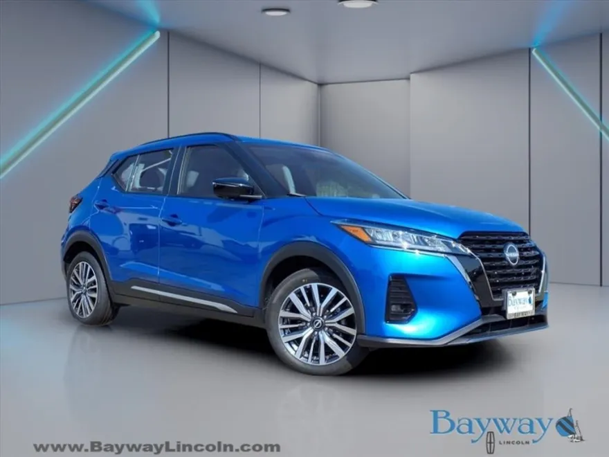 2024 Nissan Kicks SR photo 1