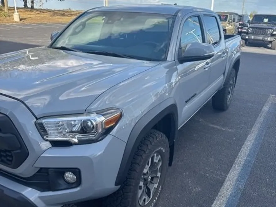 2019 Toyota Tacoma SR5 photo 1