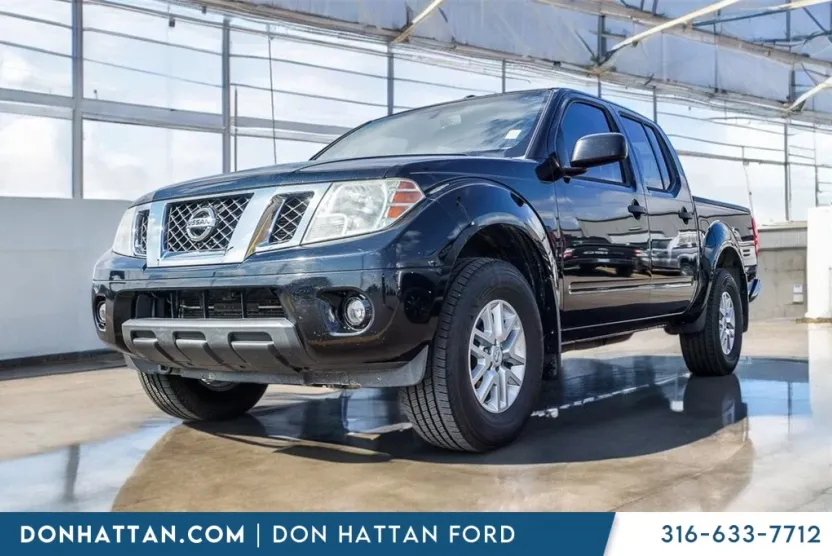 2015 Nissan Frontier SV photo 1