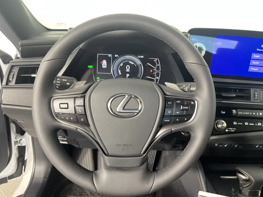 2025 Lexus ES 300h photo 1