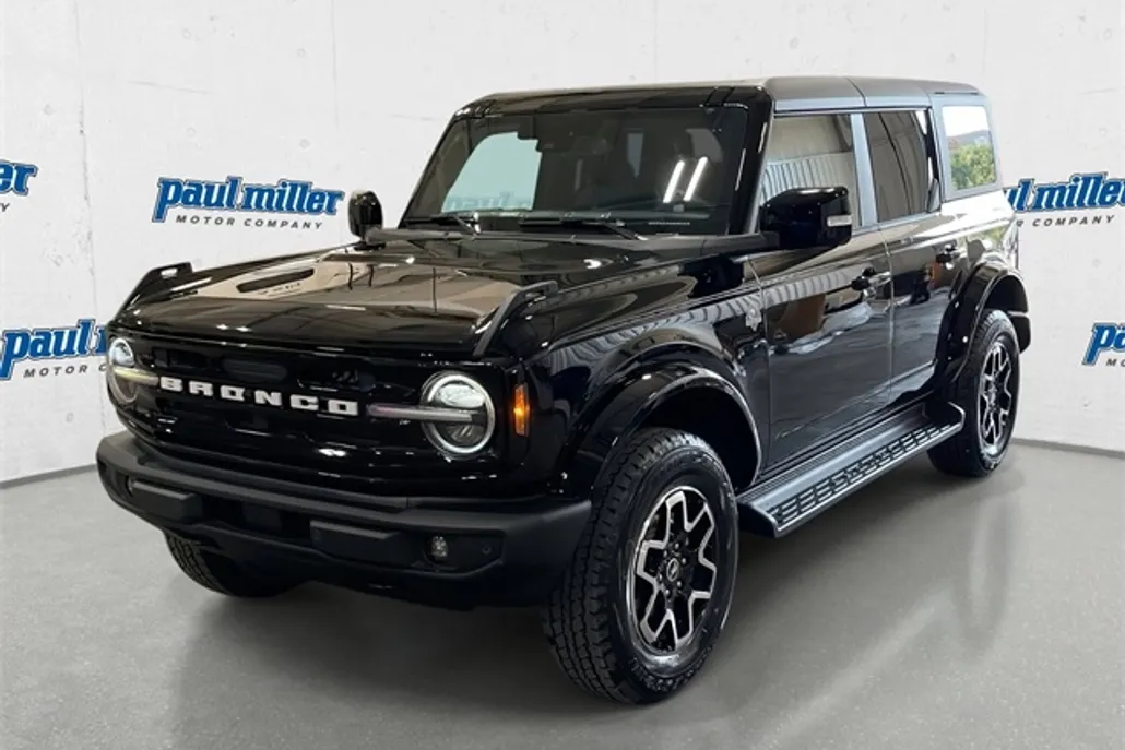 2025 Ford Bronco Outer Banks photo 1