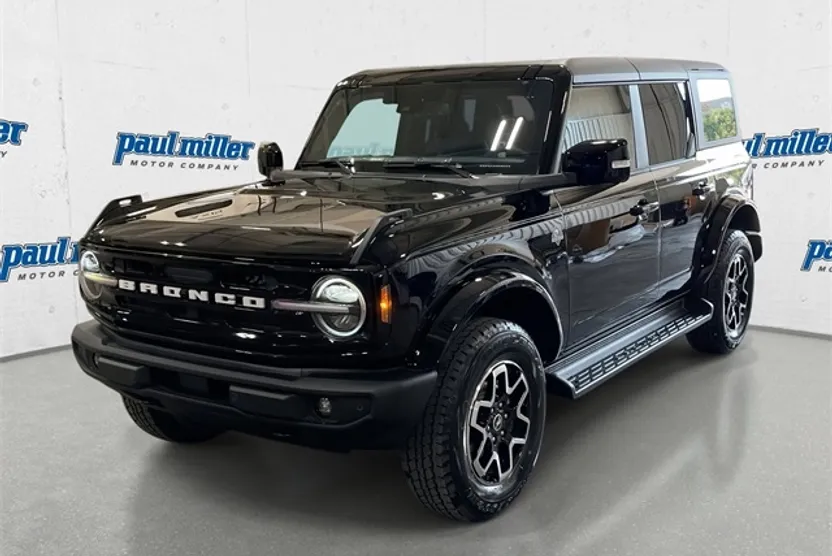 2025 Ford Bronco Outer Banks photo 1
