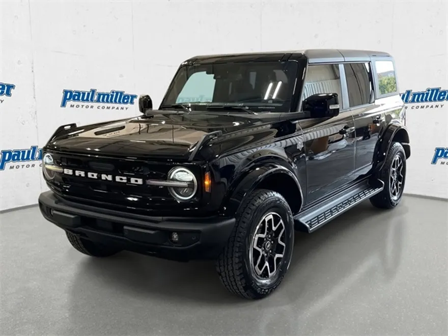 2025 Ford Bronco Outer Banks photo 1