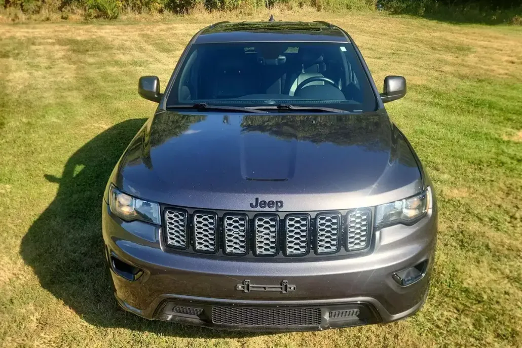 2017 Jeep Grand Cherokee Altitude photo 1