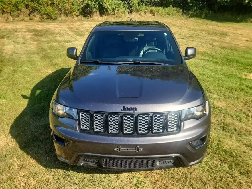 2017 Jeep Grand Cherokee Altitude photo 1
