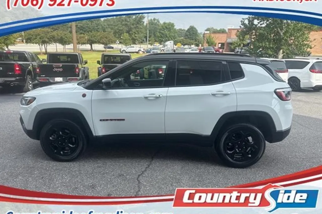 2023 Jeep Compass Trailhawk photo 1