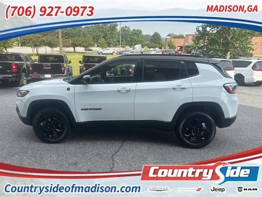 2023 Jeep Compass Trailhawk photo 1