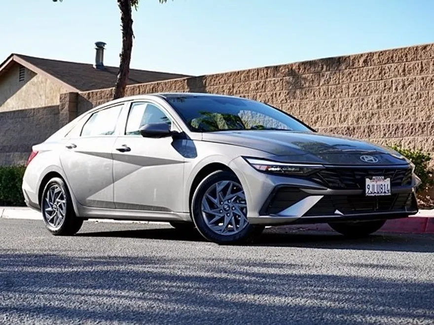 2024 Hyundai Elantra SEL photo 1
