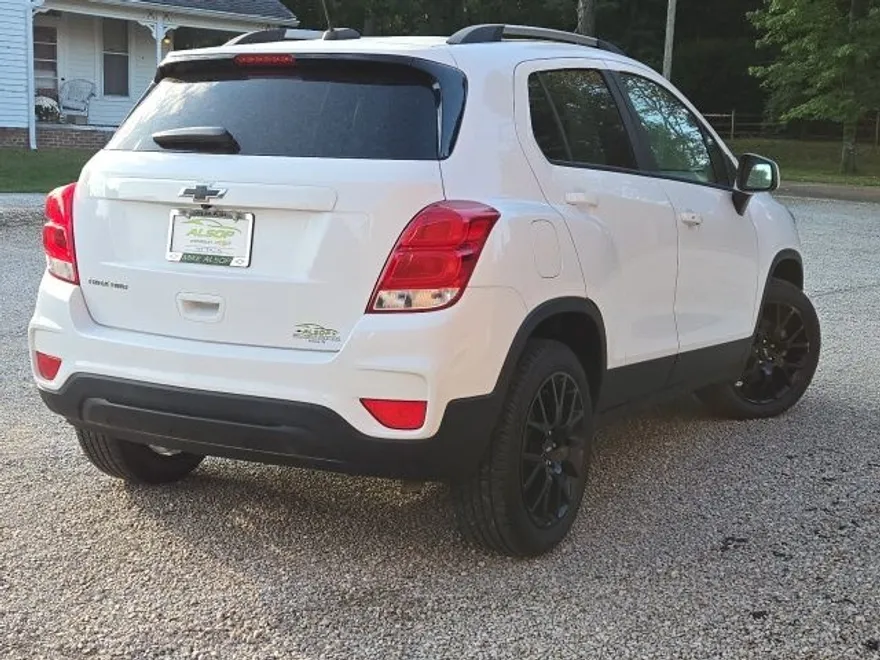 2022 Chevrolet Trax LT photo 1