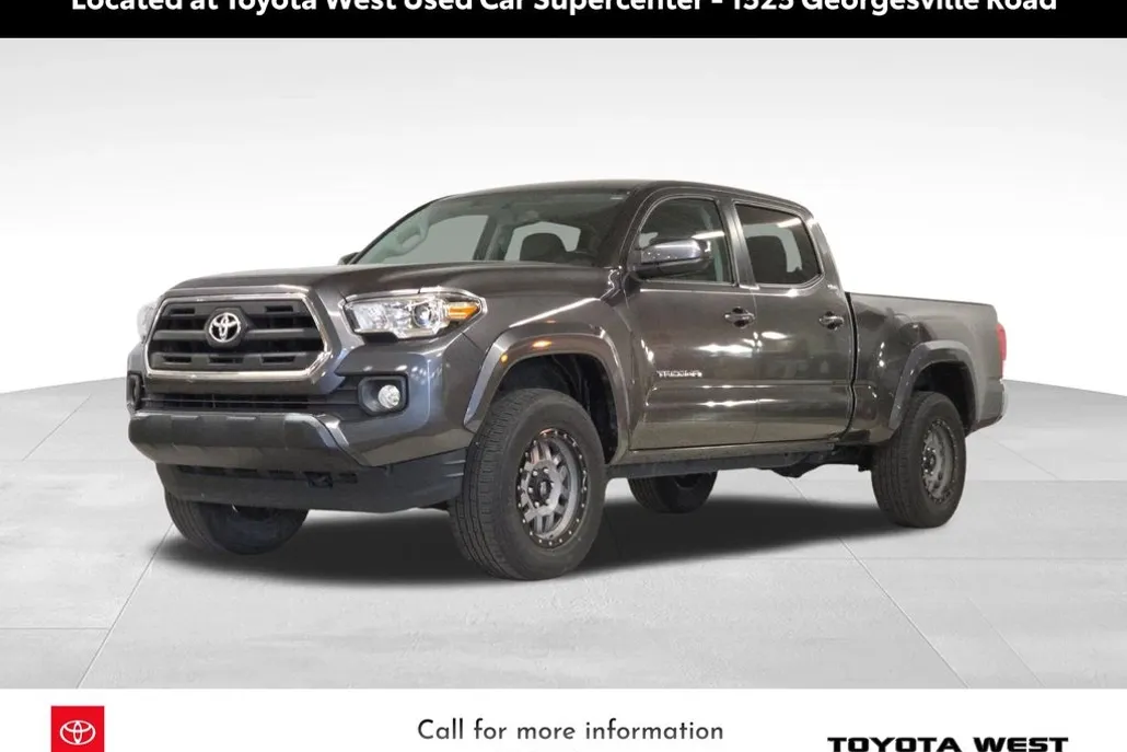 2017 Toyota Tacoma SR5 photo 1