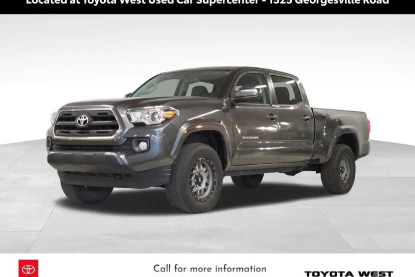 2017 Toyota Tacoma SR5 photo 1