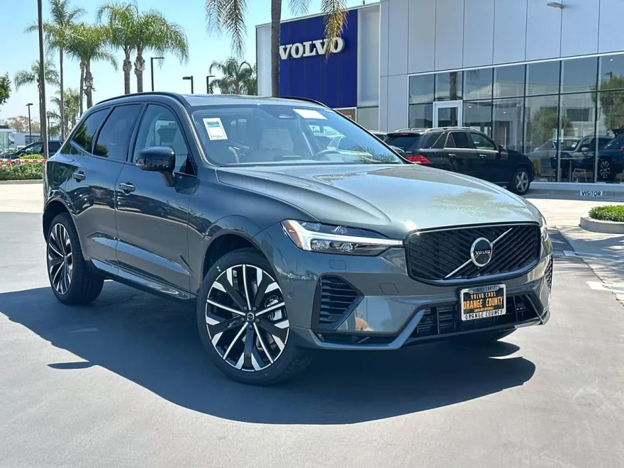 2026 Volvo XC60 Hybrid T8 photo 1