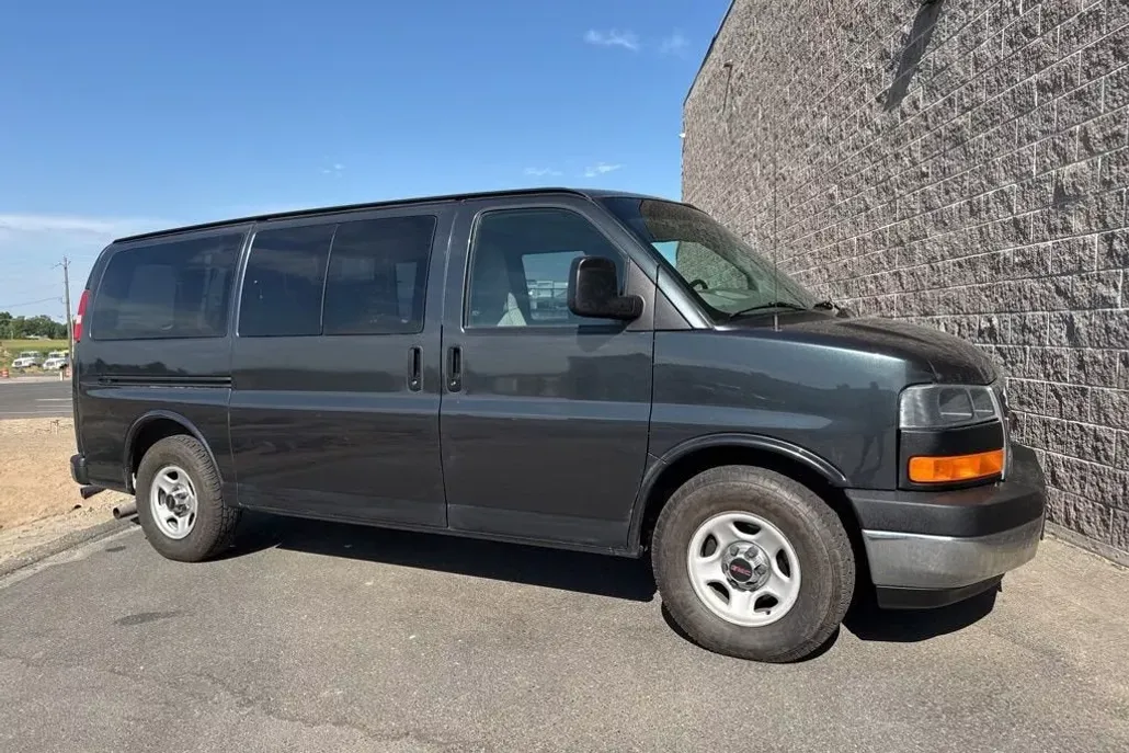 2003 Gmc Savana Passenger 1500 Base photo 1