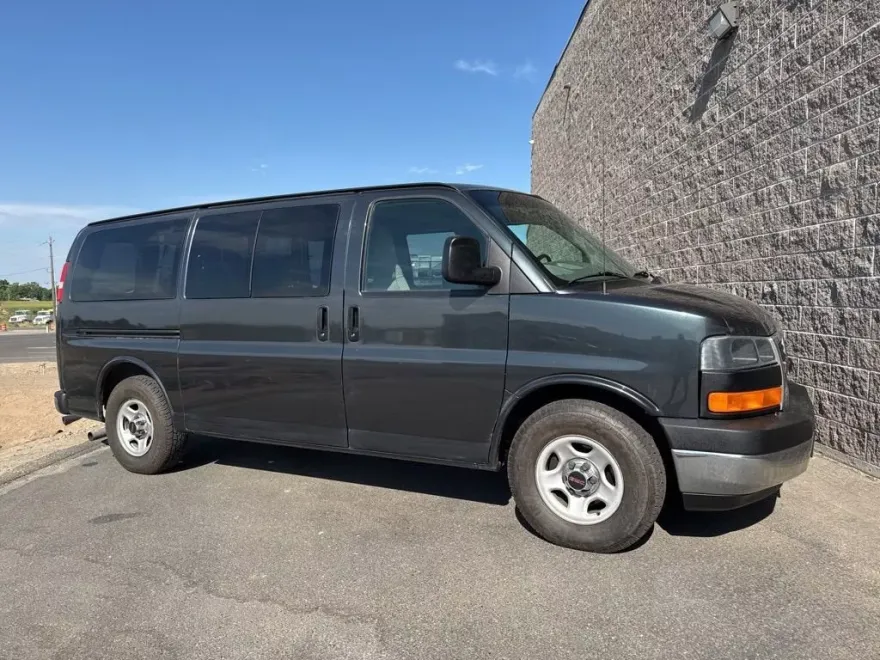 2003 Gmc Savana Passenger 1500 Base photo 1
