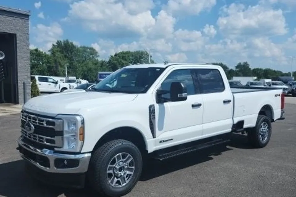 2025 Ford F-350 XLT photo 1