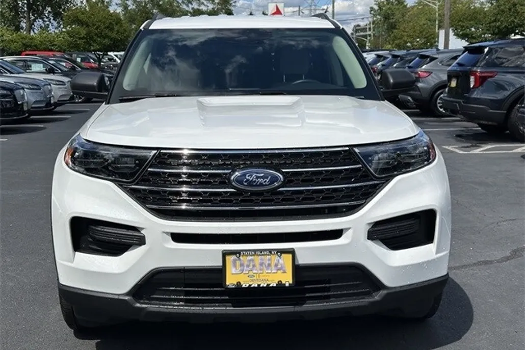 2024 Ford Explorer XLT photo 1