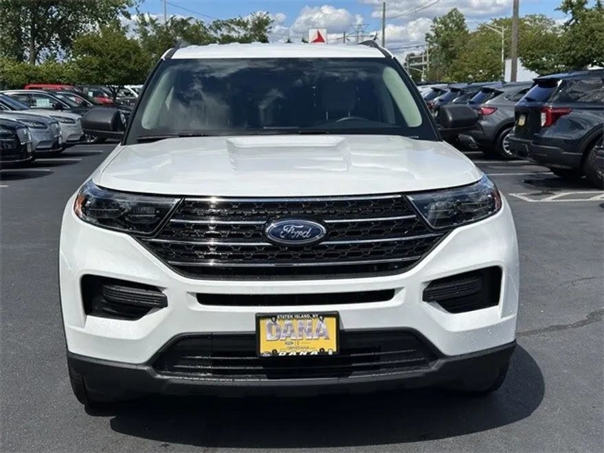 2024 Ford Explorer XLT photo 1