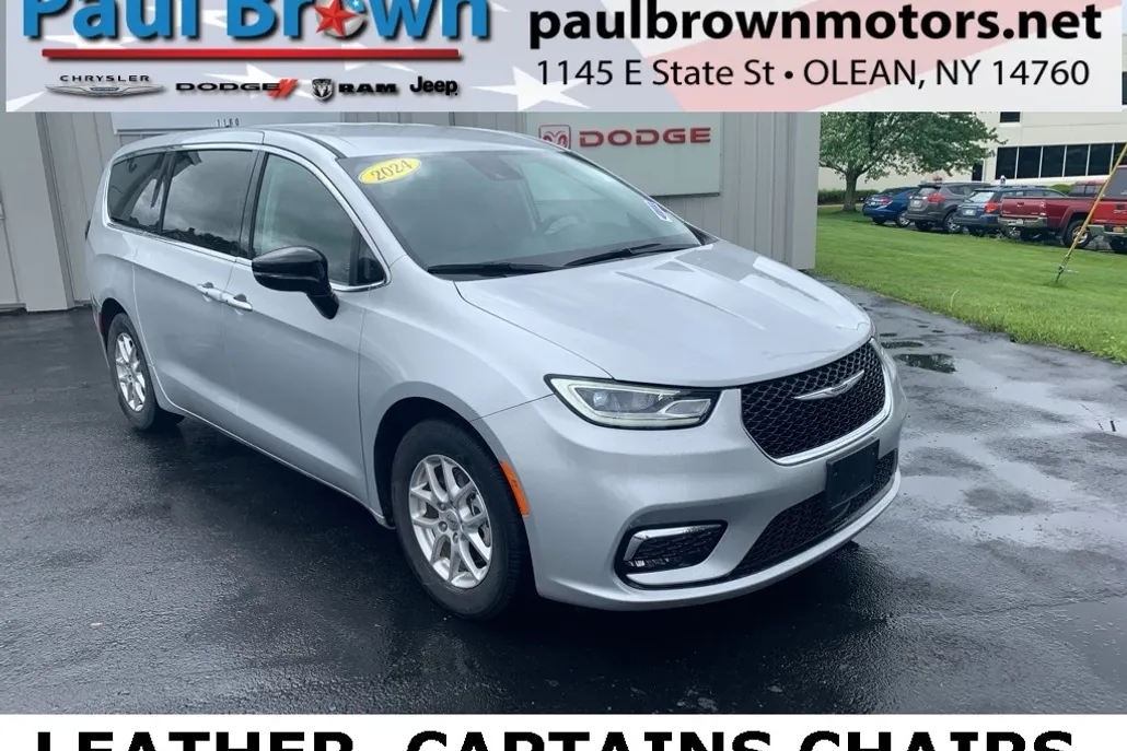 2024 Chrysler Pacifica Touring L photo 1